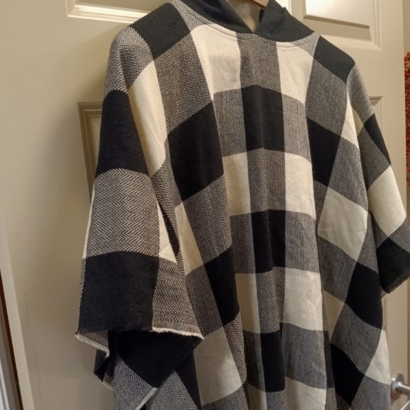 Loft Buffalo Plaid Hooded Poncho - Picture 5 of 10